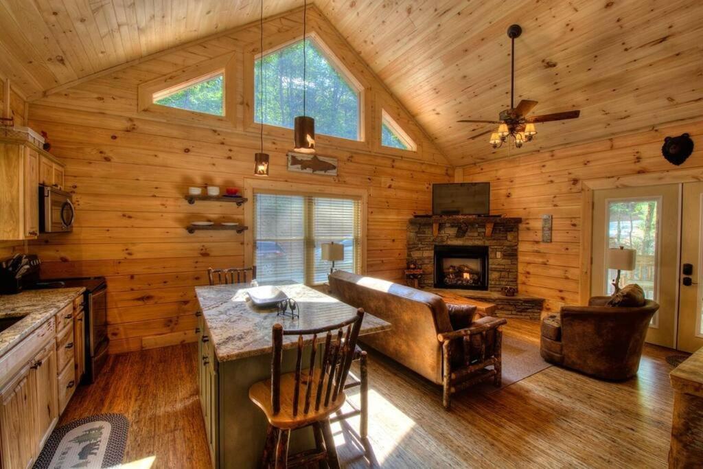 Honeymoon Getaway In Woods Near Noc And Smoky Mtn Rr Holiday home Bryson City