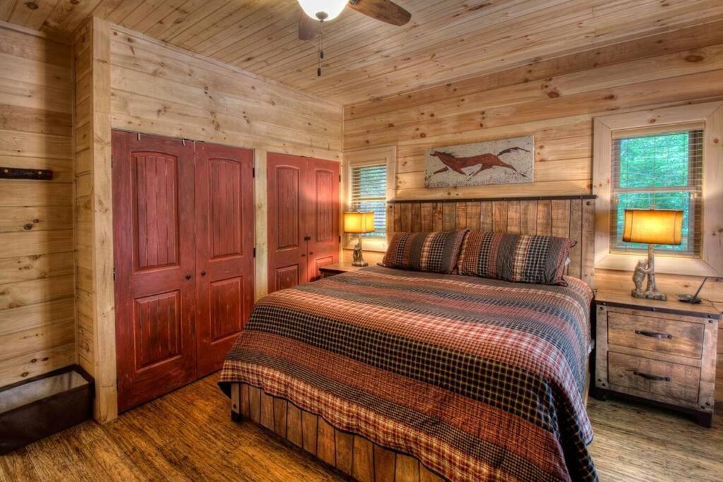 Honeymoon Getaway In Woods Near Noc And Smoky Mtn Rr Bryson City