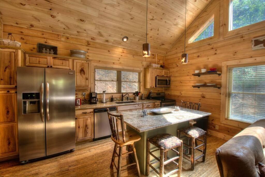 Holiday home Honeymoon Getaway In Woods Near Noc And Smoky Mtn Rr Bryson City