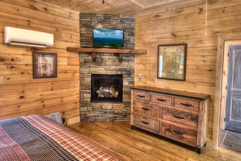 Honeymoon Getaway In Woods Near Noc And Smoky Mtn Rr Bryson City