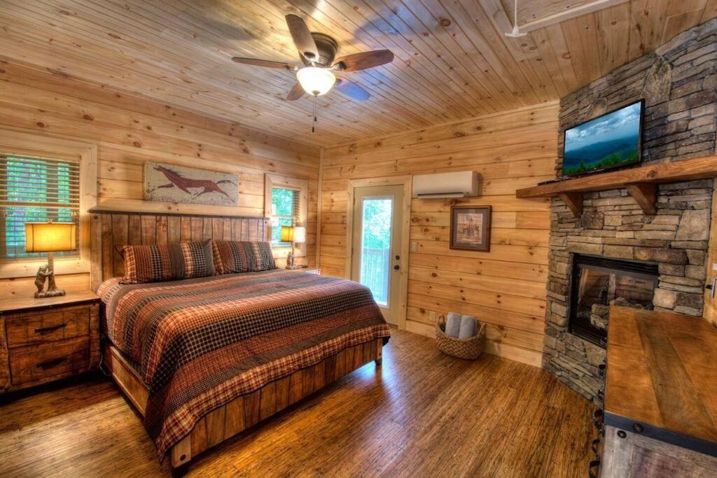 Holiday home Honeymoon Getaway In Woods Near Noc And Smoky Mtn Rr *