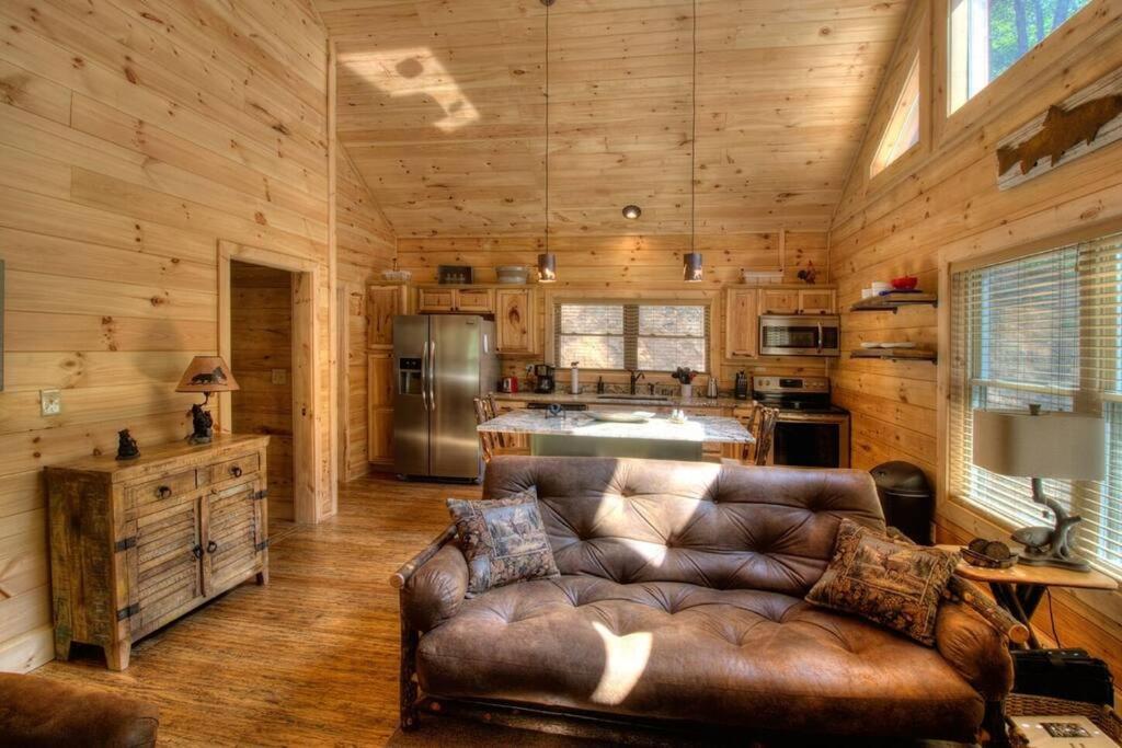 Honeymoon Getaway In Woods Near Noc And Smoky Mtn Rr