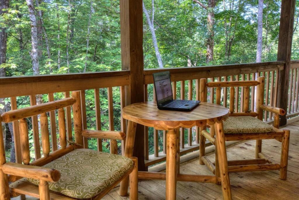 Honeymoon Getaway In Woods Near Noc And Smoky Mtn Rr *
